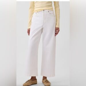 The GAP High Rise Stride White ankle jeans size 27 size 4